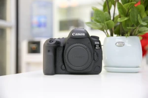 Canon EOS 5D Mark IV (Only Body)