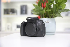 Máy ảnh Canon EOS 77D (Only Body)