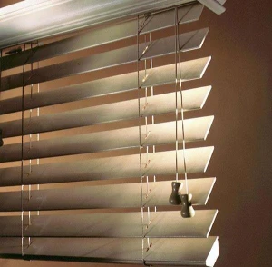 Rèm gỗ màu vàng cánh dán nhạt SKK13