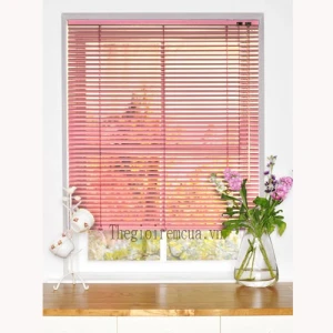Mành nhôm chớp lật phòng ngủ màu hồng