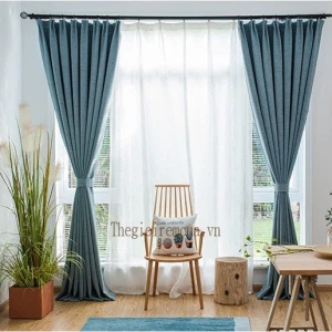 Rèm cửa sổ căn hộ chung cư hiện đại cản nắng
