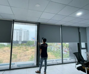 Rèm nhựa cuốn văn phòng giá rẻ chống nắng tốt
