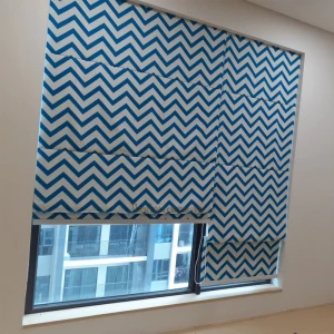 Rèm roman với vải họa tiết zích zắc cho cửa sổ đẹp