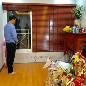 Rèm sáo gỗ phòng thờ nhẹ nhàng thanh tịnh