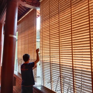 Rèm sáo nhựa gỗ che nắng mưa ngoài trời giá rẻ