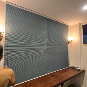 Rèm tổ ong cách nhiệt, chống nóng cửa sổ căn hộ, chung cư