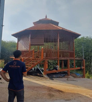 Thi công lắp đặt rèm nhựa giả gỗ ngoài trời giá rẻ