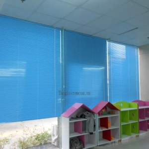 Trang trí phòng trẻ em bằng rèm lá nhôm nhiều màu