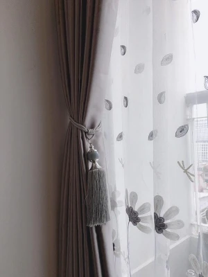 Voan thêu hoa cúc màu ghi V13