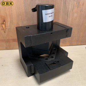 Máy cắt góc thép V thủy lực DBK CAC-756