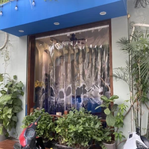 Rèm nhựa PVC xanh trong lắp cho hộ gia đình