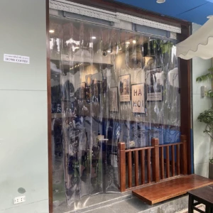 Rèm Nhựa Trong Suốt Lắp Cho Nhà Hàng Quán Ăn