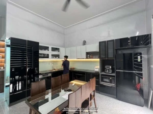 Bàn gia tủ bếp inox cánh kính nhà chị Hoài, Mê Linh, Hà Nội