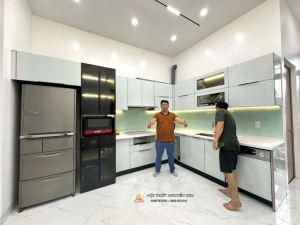 Bàn giao tủ bếp inox cánh kính chữ L nhà anh Hiệp, Đồ Sơn, Hải Phòng