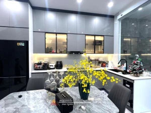 Bàn giao tủ bếp nhựa Acrylic chữ L nhà chị Huyền tại An Dương, Hải Phòng