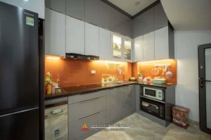 Cải tạo, bàn giao tủ bếp inox cánh kính chữ L kịch trần nhà chị Thương, Ba Đình