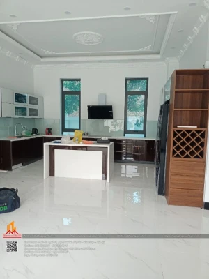 Mẫu tủ bếp cánh kính chữ U cho căn biệt thự nhà cô Phấn, Thạch Thất