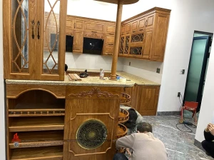 Mẫu tủ bếp gỗ gõ đỏ phong cách tân cổ điển nhà chú Thành, Hai Bà Trưng