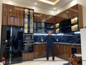 Mẫu tủ bếp inox cánh kính vân gỗ nhà anh Độ, Giáp Bát, Hoàng Mai