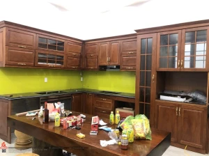 Thực tế thi công tủ bếp gỗ gõ đỏ chữ L nhà chị Ngọc, Yên Lạc, Vĩnh Phúc