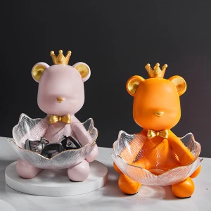 Gấu Đội Ôm Đĩa Đội Vương Miện