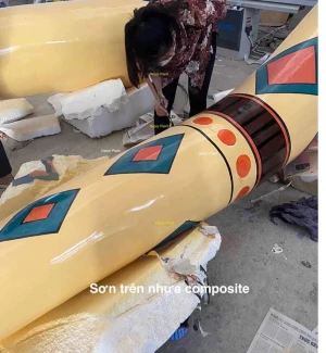 1.0 Kg - Sơn 2K trên nhựa màu kem đậm