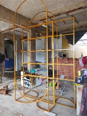 1.0 Kg - Sơn nhũ đồng ca may vàng nghệ 19 trên giá treo quần áo