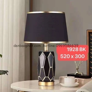 Đèn bàn chân sứ vẽ vàng đen B1928