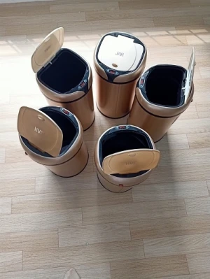 Thùng rác thông minh tự đóng mở nắp