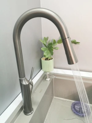 Vòi rửa bát dây rút mạ PVD cao cấp GR-VC580K