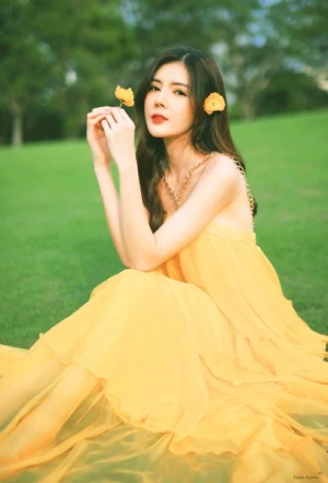 Đầm Maxi Vàng Cổ Yếm Tầng Bèo DM331