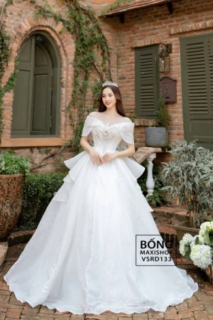 Váy cưới tùng cát bèo trễ vai nhún trắng kết sao VSRD133