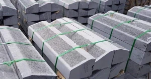 Đá bó vỉa xanh đen 100x26x23 vát cạnh băm nhám