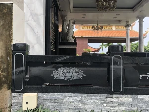 Lan can đá hoa cương họa tiết khắc hoa sen