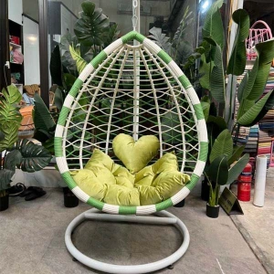 Xích Đu Giọt Nước Giả Mây, Xích Đu Sân Vườn