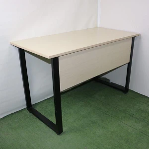 Bàn Văn Phòng Có Yếm Chân Sắt BCS112