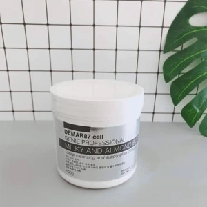 Muối tẩy tế bào chết body Milk And Almond Body Genie