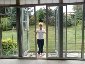 Cửa lưới chống muỗi lùa DL 04 màu trắng kem - Giàn Phơi Hòa Phát