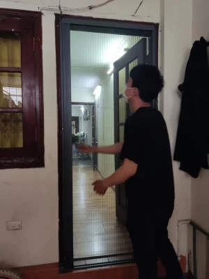 Cửa lưới xếp chống muỗi 1 cánh khung màu Xingfa DX 13 - Giàn Phơi Hòa Phát