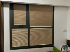 Rèm tổ ong gắn trên cánh kính kiểu Lùa trên - Giàn Phơi Hòa Phát