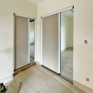 Vách ngăn văn phòng làm việc bằng rèm tổ ong ngăn lạnh - Giàn Phơi Hòa Phát