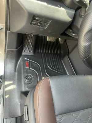 THẢM SÀN HUVI TRÀN VIỀN 3D NHỰA TPE CHO TOYOTA INNOVA CROSS 2024 - NAY