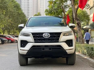 Toyota fortuner G 2021 số sàn màu trắng