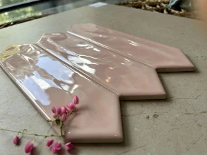Gạch ốp trang trí hình mũi tên màu hồng