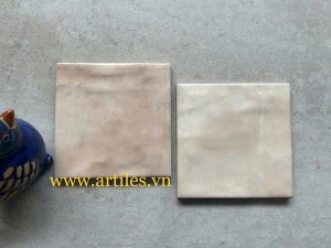 Gạch thẻ vuông màu kem hồng bóng lượn ArtM2002