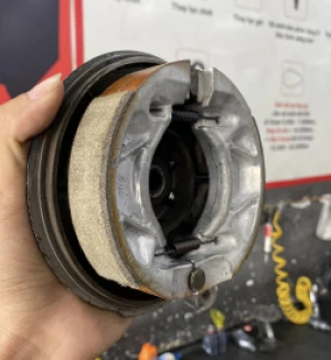 Bố thắng đùm nhỏ Elig cho Sirius, Jupiter