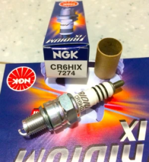 Bugi NGK Iridium CR6HIX chân ngắn dành cho Wave, Dream, Axelo...