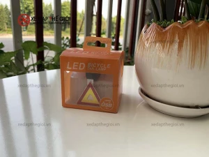 Đèn hậu LED tam giác loại tốt