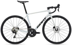 GIANT TCR ADV 2-KOM 2025