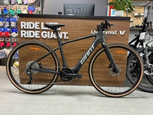 Xe đạp trợ lực GIANT REVOLT E 2 2024